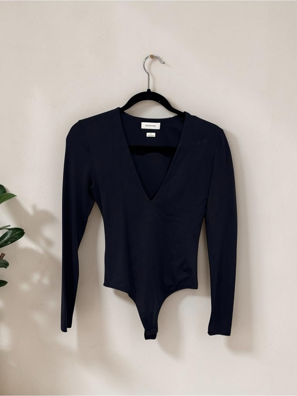 Babaton | Black V-Neck Long-Sleeve Bodysuit | Size Small